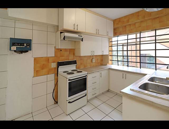 3 BEDROOM APARTMENT FOR SALE IN CYRILDENE